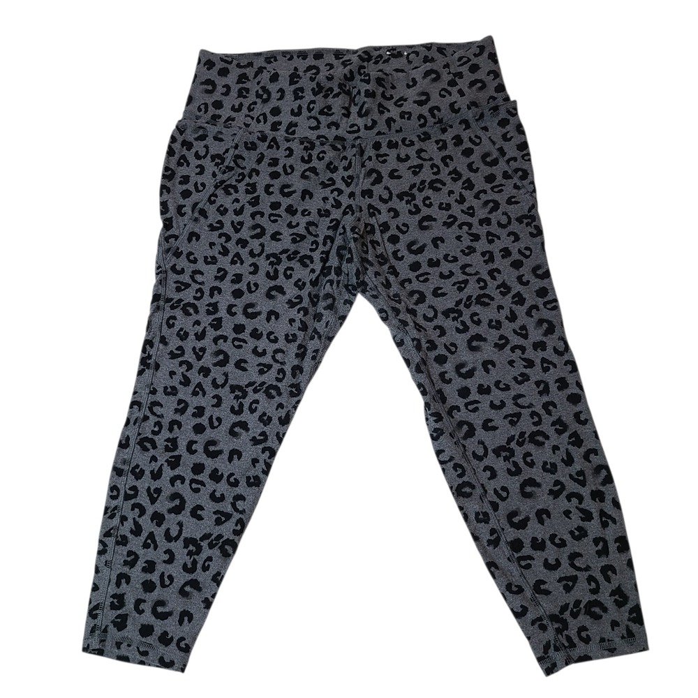 LIVI Gray Leopard Print Capri Leggings Size 22/24 Size Pockets Lane Bryant
